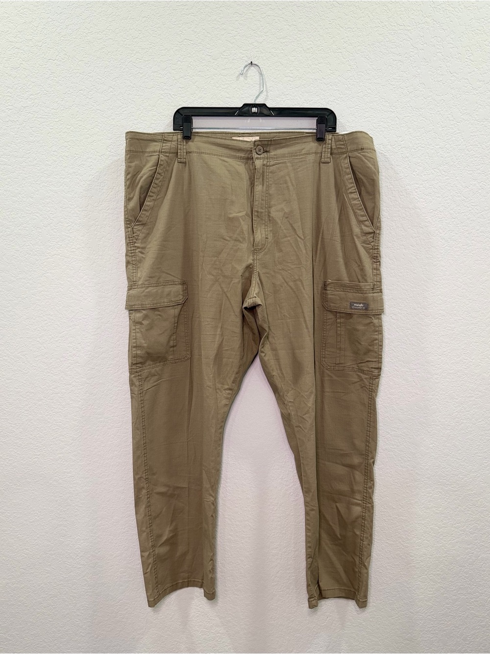 Wrangler Men's Tan Cargo Pants - Casual Utility Style